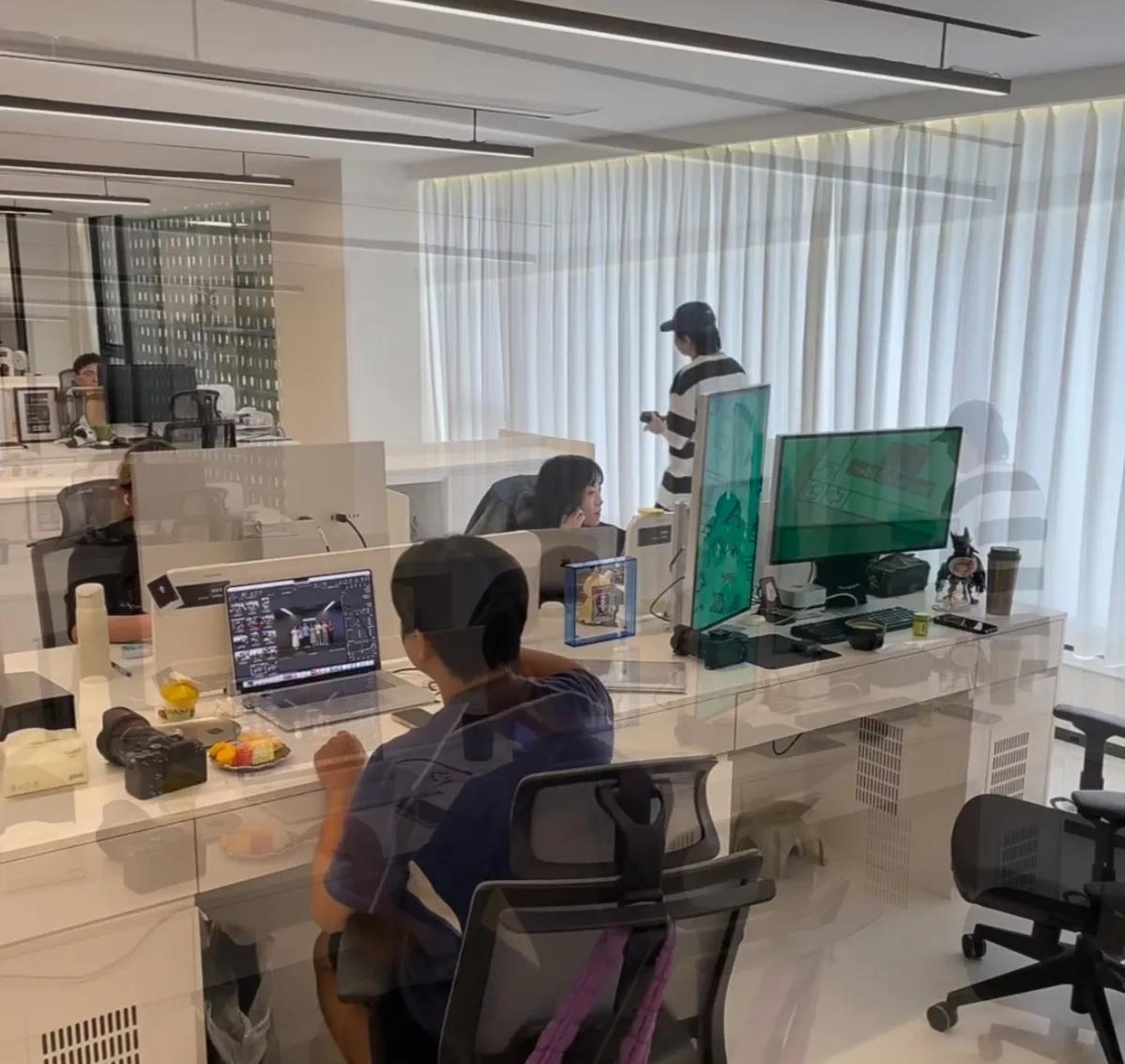 尴尬，公司从某大外企挖来的大咖，还没开始工作就产生裂痕了：原因是月面试时谈好的工
