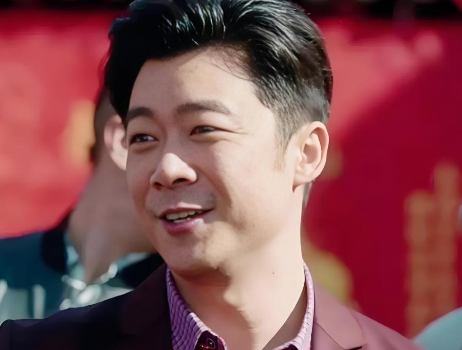 演员曹征说，2002年，我满心欢喜地来到北影，可进了班才知道，我这同学有多厉害：
