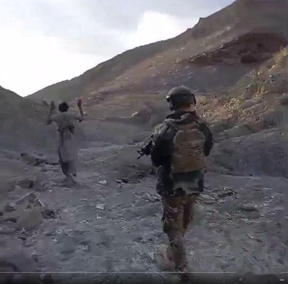 巴基斯坦官员今天表示，巴安全部队在与阿富汗接壤的西南部地区发动数波夜间突袭，击毙