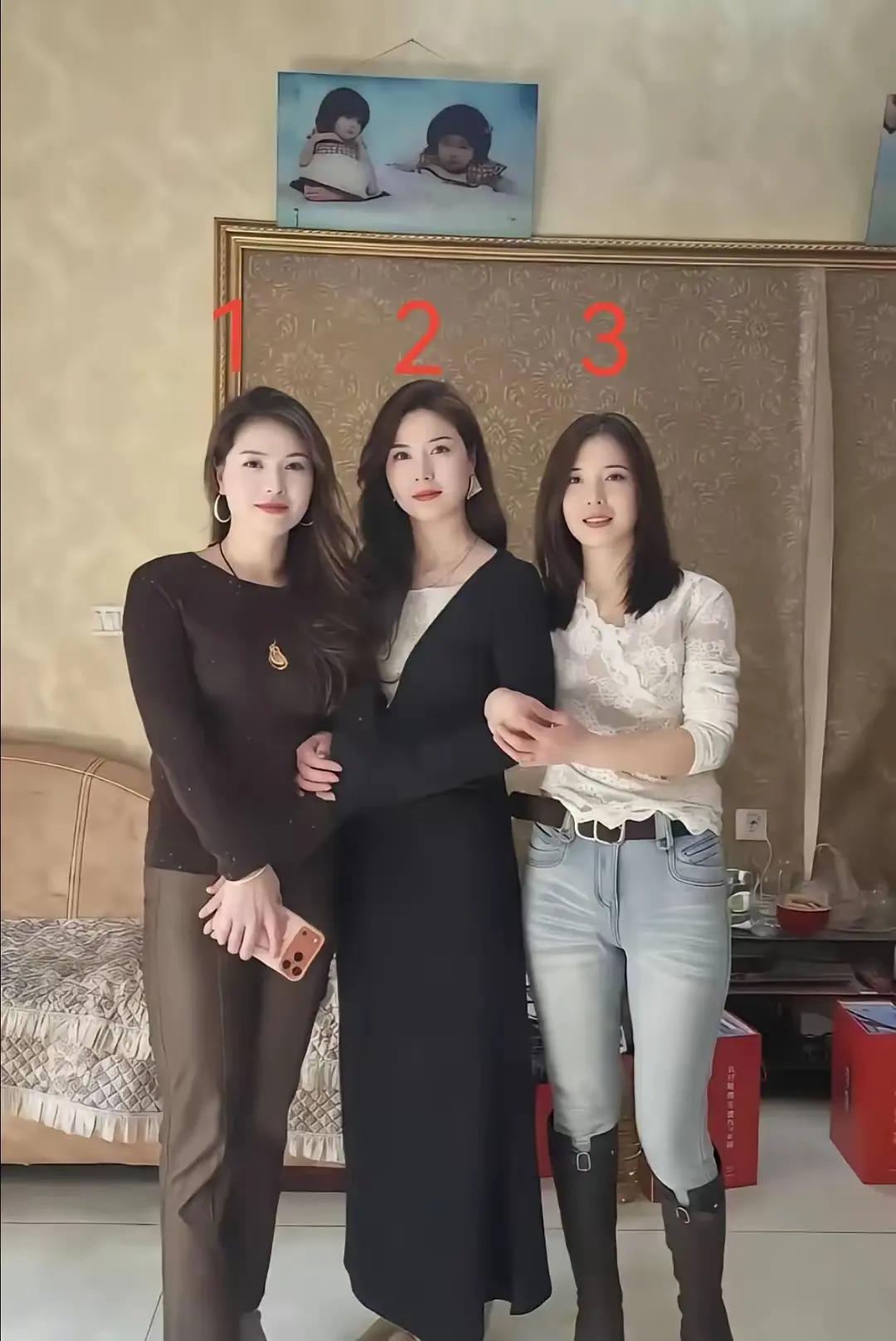 三位魅力十足的美女，你会选几号呢？