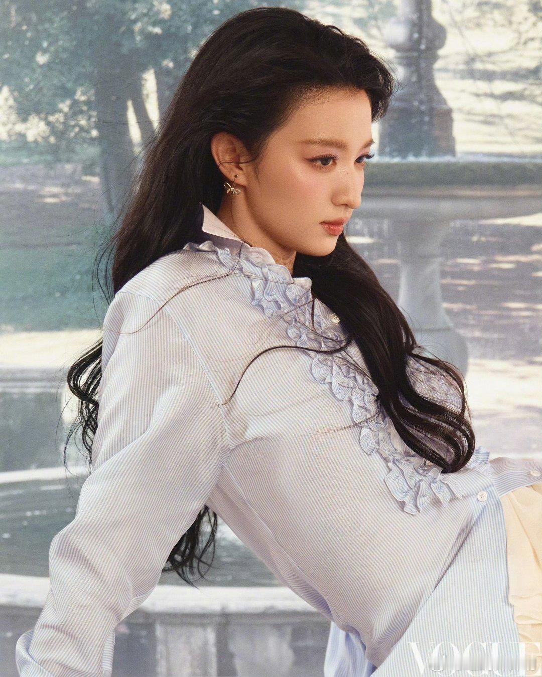 给然妹子都穿的这啥乱七八糟的？？
