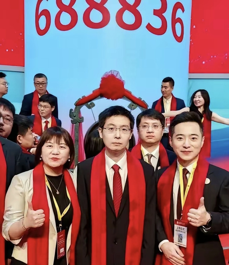 王兴兴:各位散户投资者，还笑得出来吗？当初，宇树科技上市时，王兴兴全程不开心的样子，为此许多人对此不