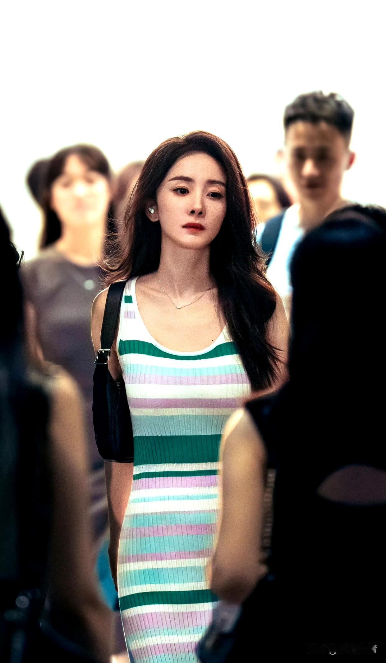 张艺谋的新戏，明明集齐了“四影帝一影后”，竟然还要靠杨幂来扛票房？张艺谋的新