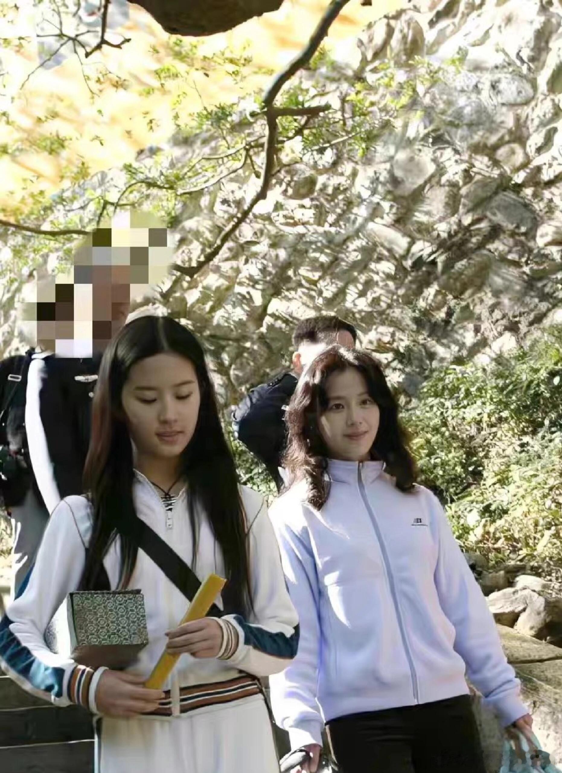 刘亦菲与妈妈合照系列​​​