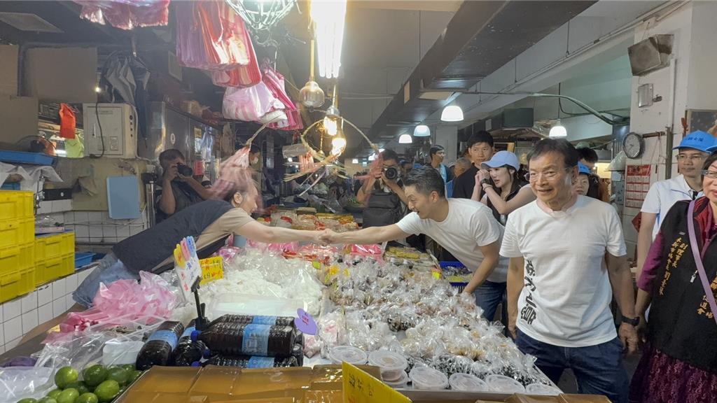 拼了的蒋万安！蒋万安最近行程满档，随着大罢免越来越近，氛围越来越浓，台北市长蒋万