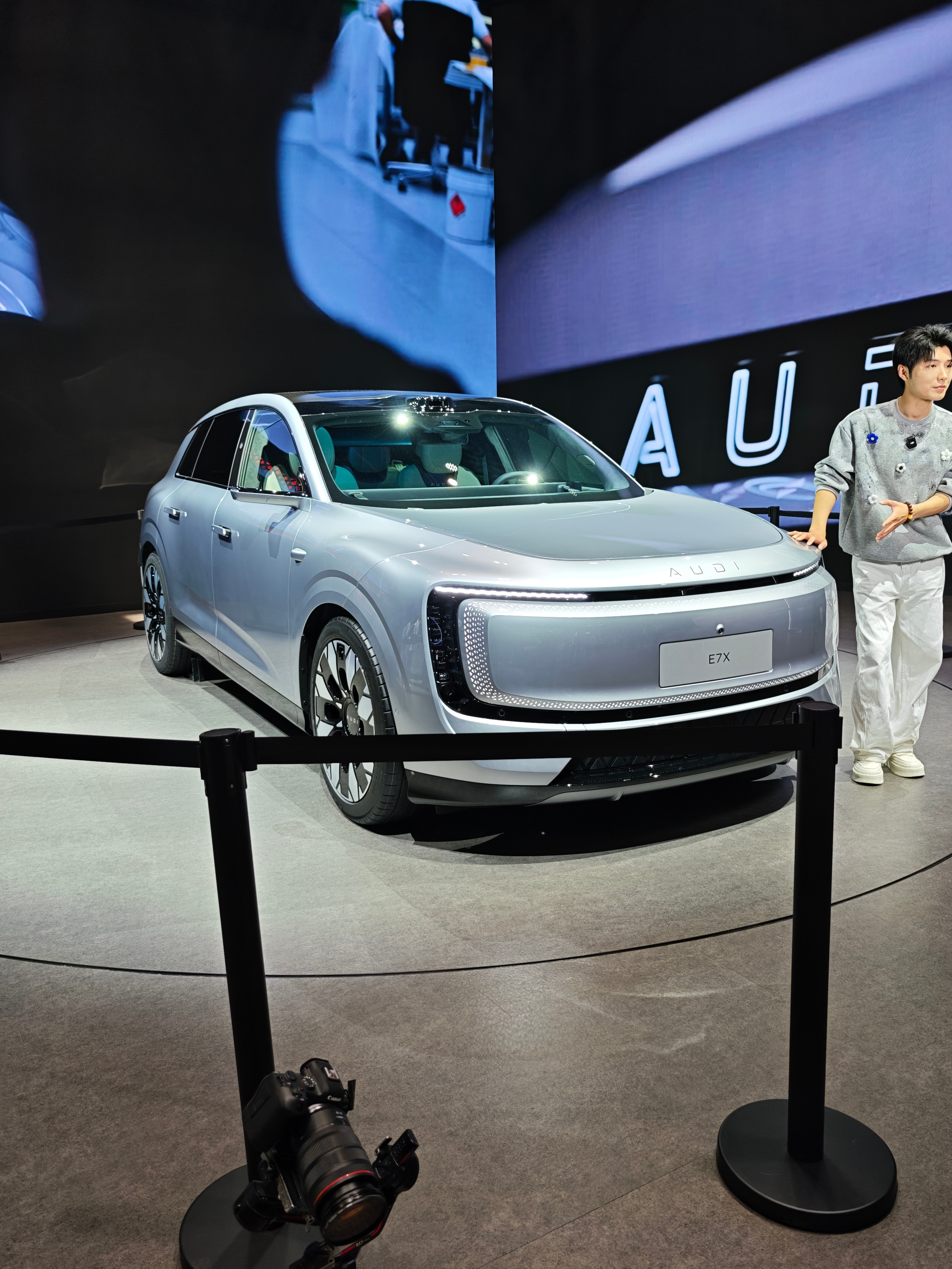 奥迪E7X，个人感觉这套设计还是放在轿车上更好看2026北京车展