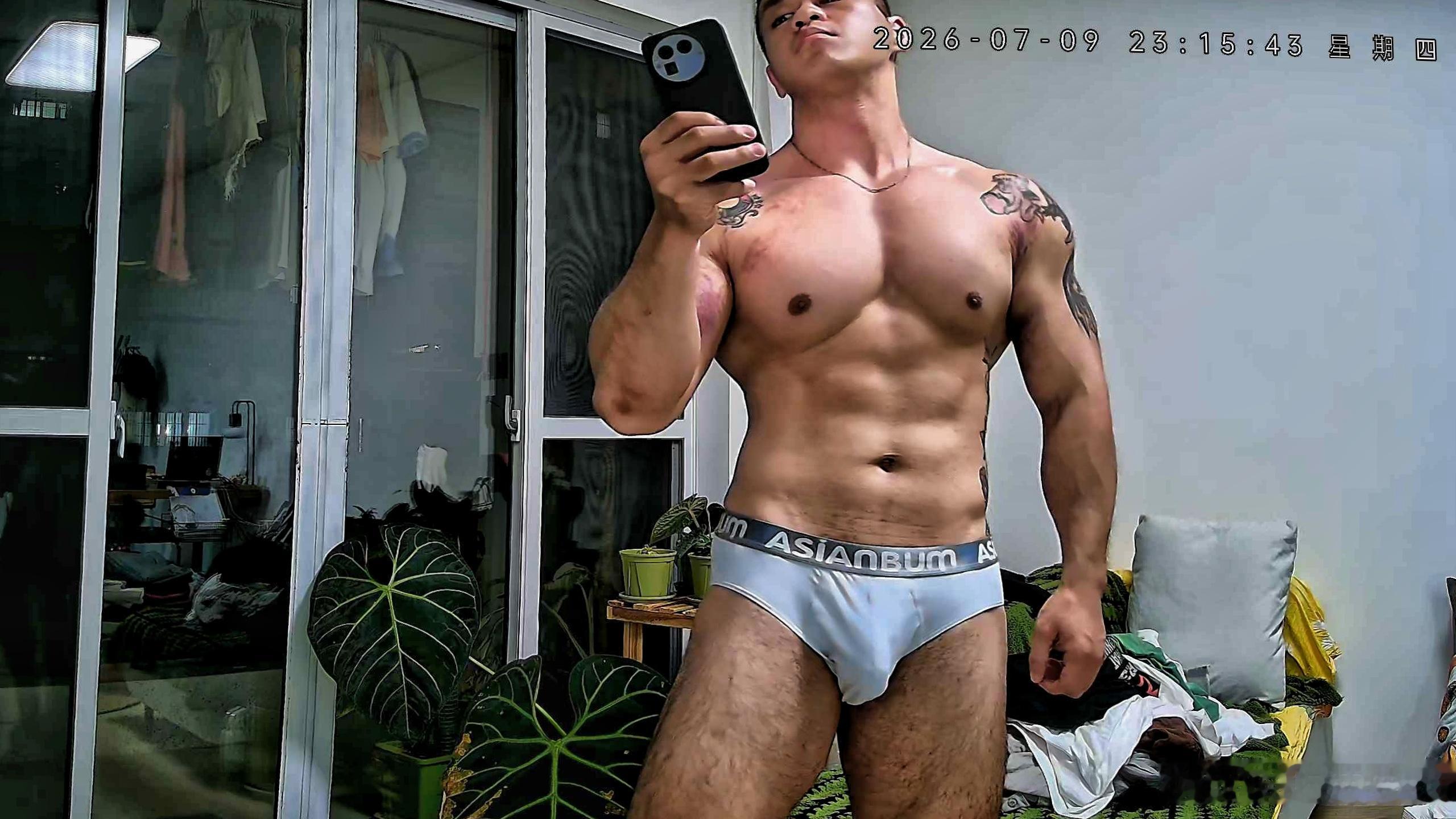 再给我点时间腹肌就到位了