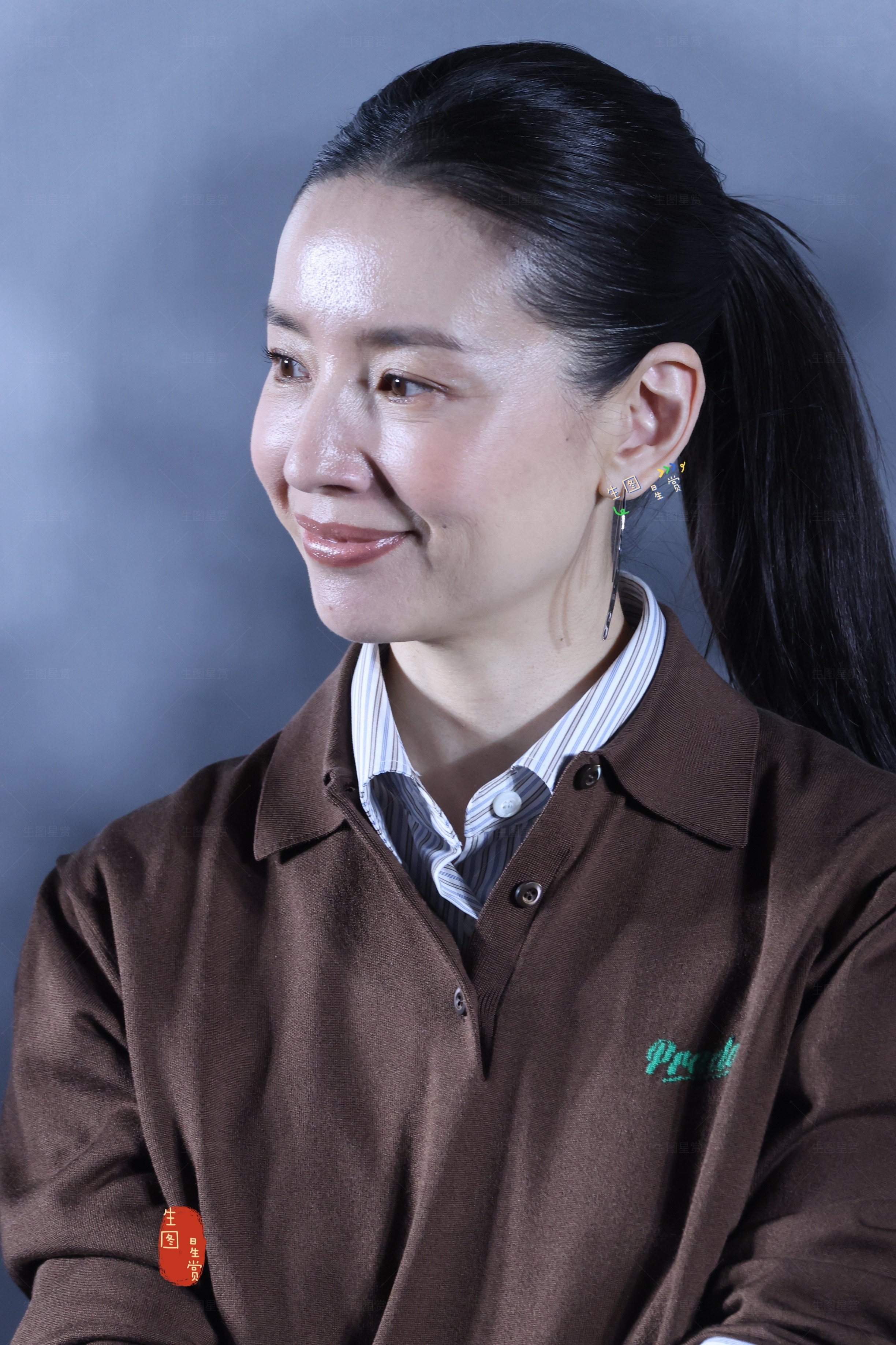 董洁隐身的名字追剧团生图马尾造型，利落好气质