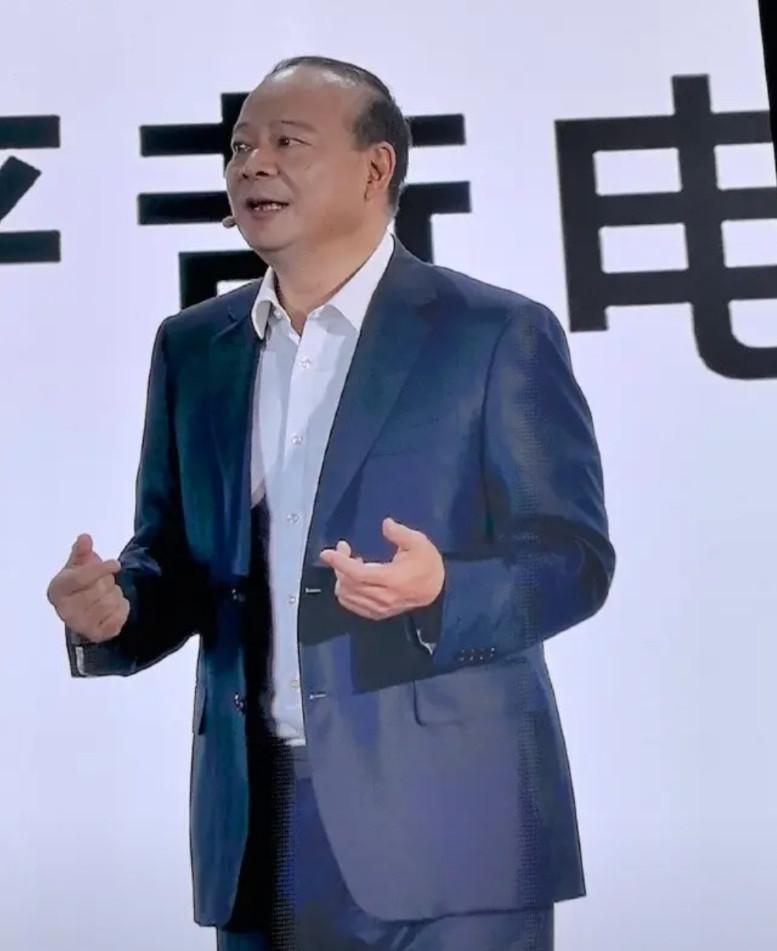 现在宁德时代的老板真的很累，作为国内最牛的电池供应商之一，每个车企开发布会，都会