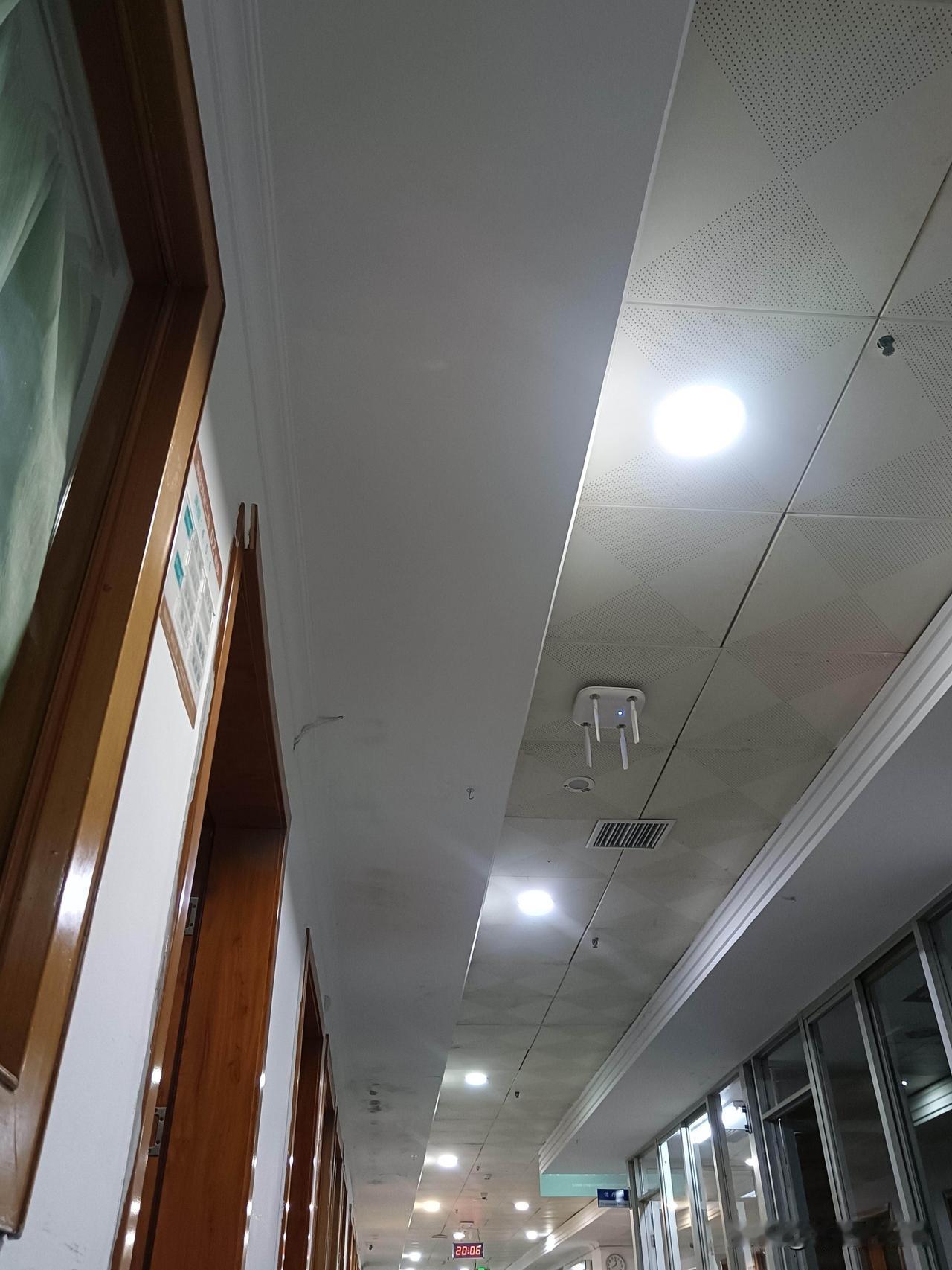 看到老丈人躺床上，吃喝拉撒都要人伺候，好好一个人因为做了一个手术，变得跟植物人一