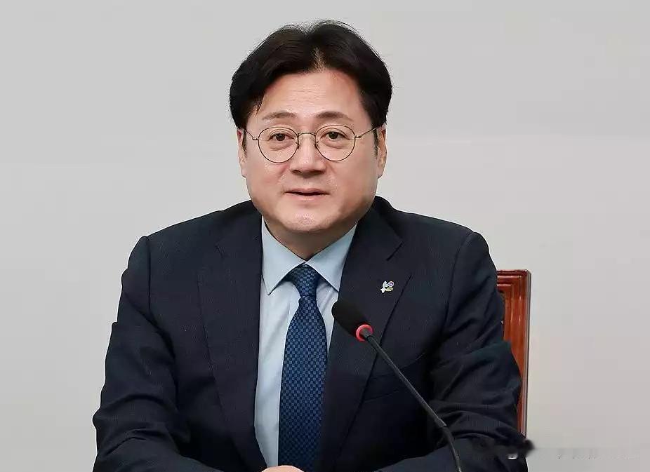29日，韩国总统府政务首席秘书洪益杓出面回应国会议长赵正植言论引发的政坛风波。他
