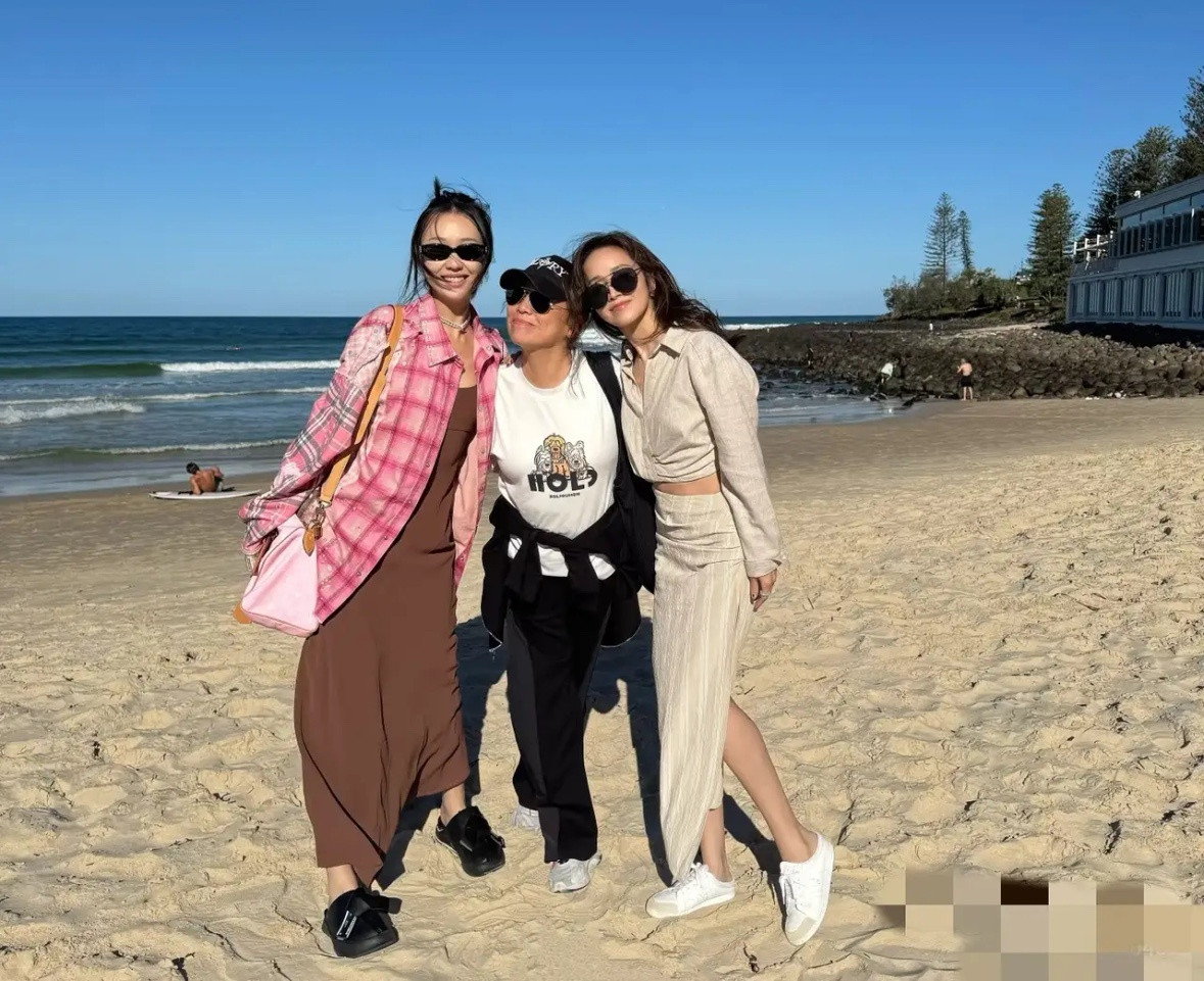 侯佩岑、邓萃雯、管乐一起到澳大利亚旅行，她们关系好好，私下还是联系多多！一个综艺