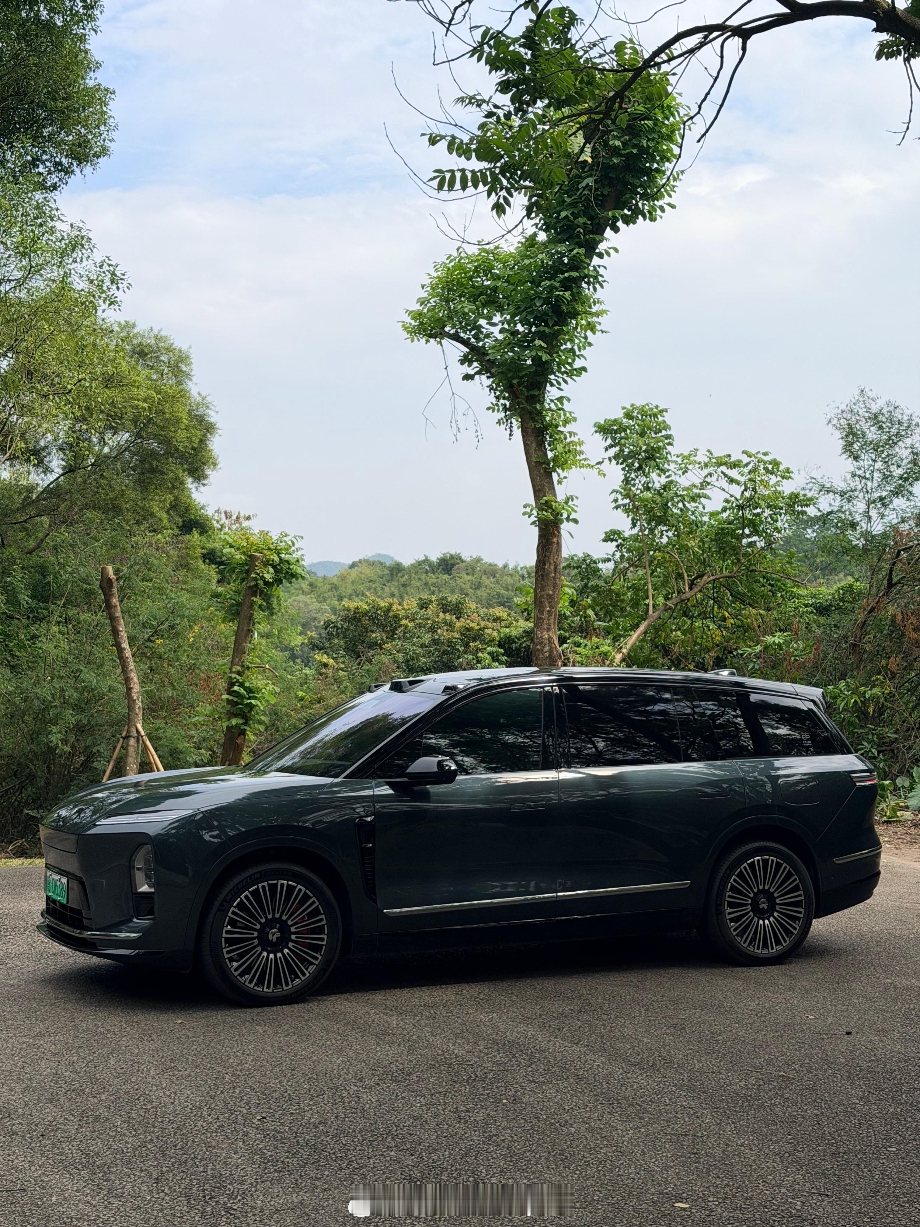 希望蔚来的三代平台出一个小点的电池，我那ES8用个大电池还是稍微有点浪费，