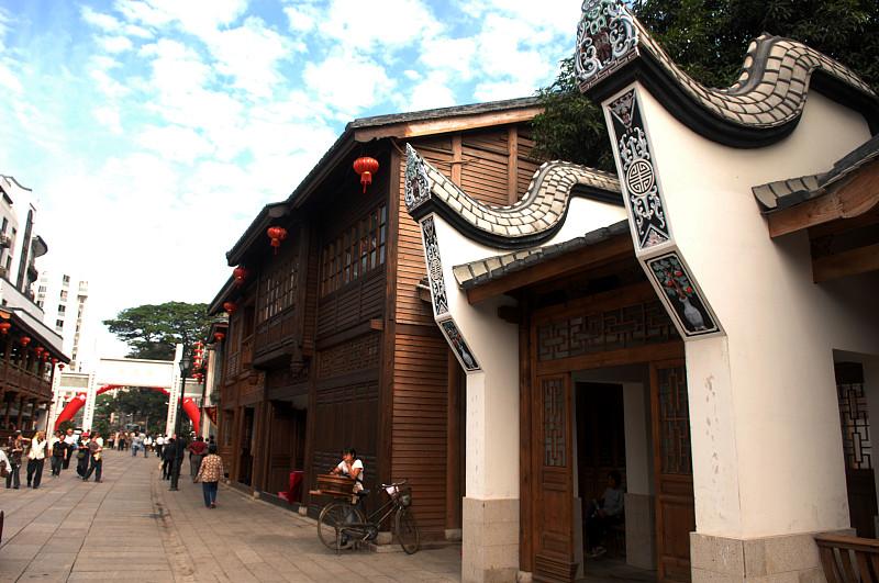 说说闽侯话与福州话的区别?之前在福州仓山住了三年，后来搬去闽侯上街，头回跟楼下