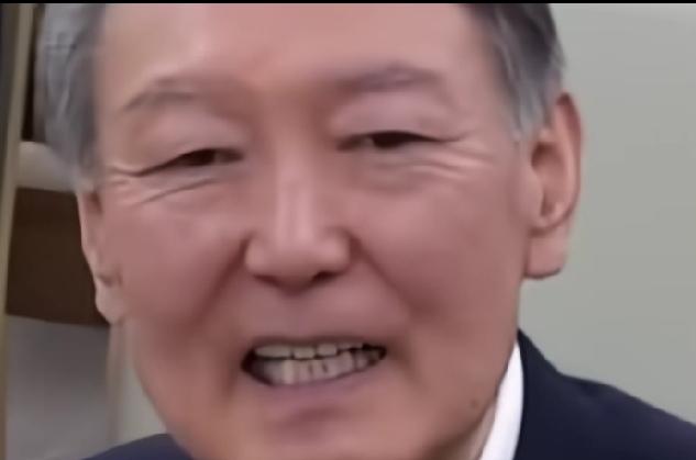 再风光的人，一旦落魄都免不了狼狈不堪韩国前总统尹锡悦出庭受审，他妻子作为证人出