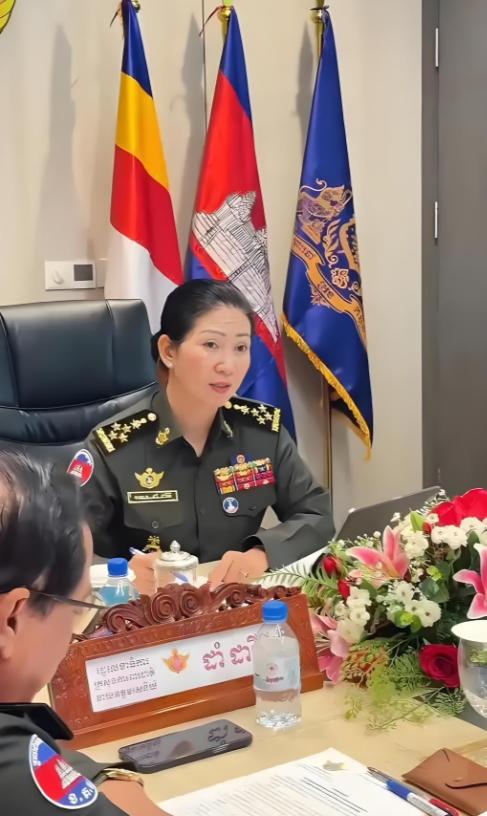 你可能不知道，柬埔寨最缺的是兵力，但最不缺的是将军。在柬埔寨某个公开的军队场