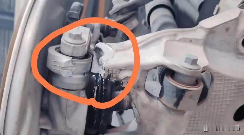 我原以为，开车最不靠谱的事儿就是发动机电池这些，现在这么一看，发现自己真的还是太