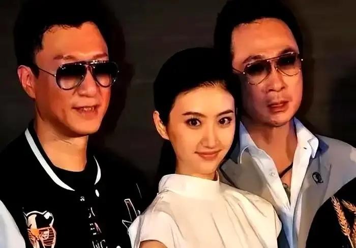 当年拍电影《战国》的时候，投资方为了拉孙红雷入伙，把片酬直接加到了1200万原本因为剧本太烂已经推掉