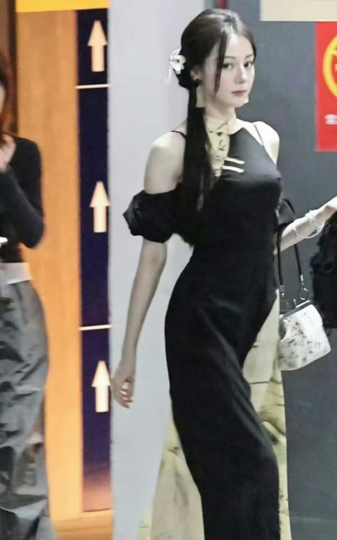 迪丽热巴杨紫旗袍造型真的好漂亮啊​​​