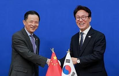 APEC的邀请已经发出，建交35周年也摆上了台面，中国这次把话说得很透：合作的大