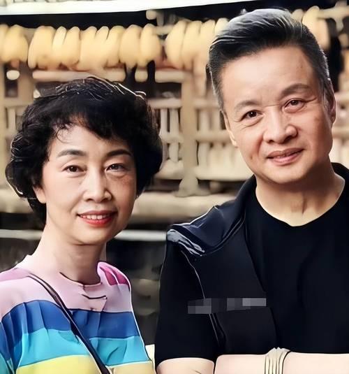 相伴半个世纪！阎维文与妻子15岁相识，妻子抗癌多年他始终不离不弃谁能想到，