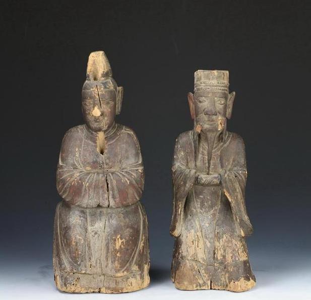 1960年，山东曲阜孔氏家族行祭祖大典。这场本该凝聚宗亲的仪式，却因为一尊千