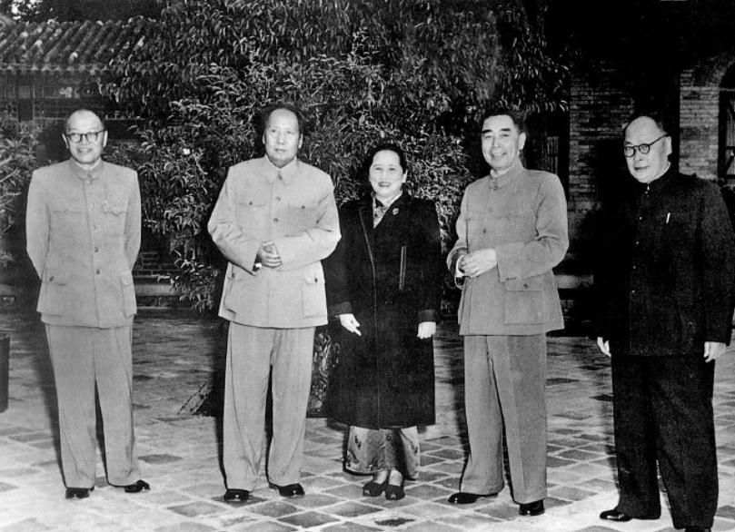 1949年，毛主席问陈毅谁当上海市长最合适？陈毅：反正我是不想当。毛泽东听完这话