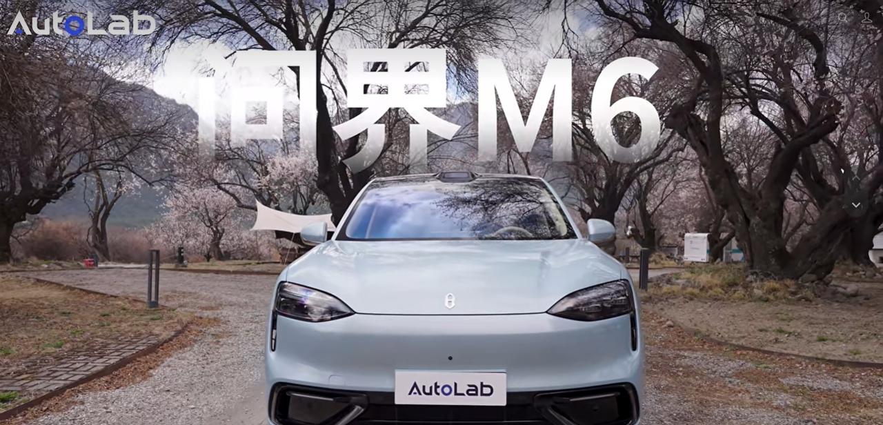 一段林芝路测，把问界M6的能力讲得挺清楚。第一是夜里难，暗光、远光、路口盲区叠在