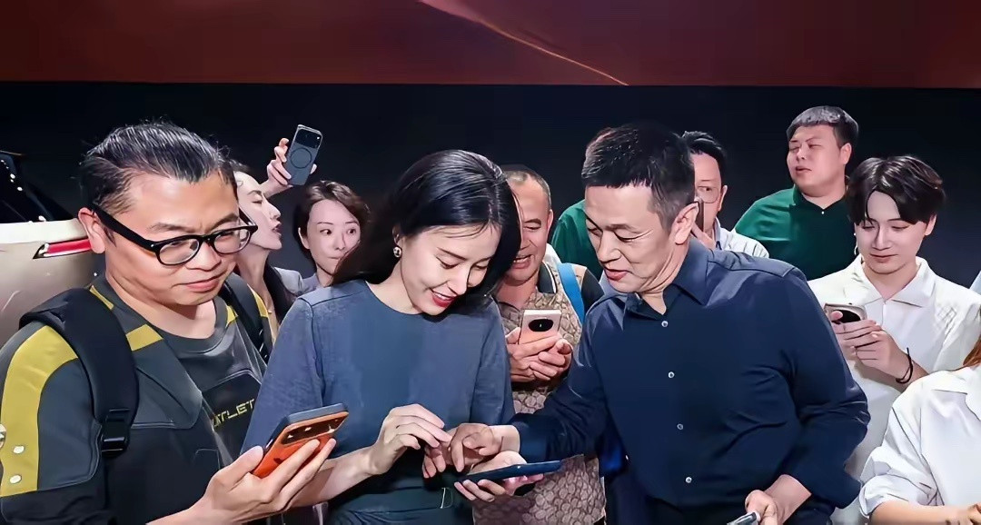 蔚来老板娘好看的好高级在一堆人中也很突出太吸晴了