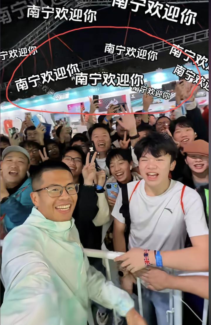 这是一个好的现象！没想到跑马拉松大神大正在南宁市这么受欢迎，相比于以前一些所谓明