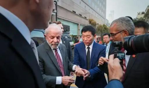 卢拉为啥这么急？5月10号晚上，刚在莫斯科参加完俄罗斯的“胜利日”庆典的巴西总统