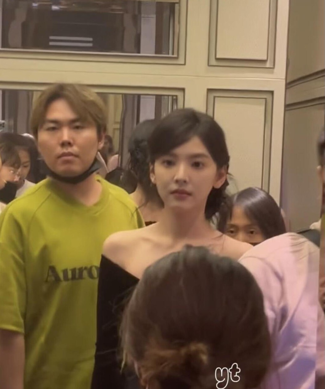 好奇普通人中的小美女长啥样？从小就希望自己长大可以真正女大十八变，可惜事与愿违