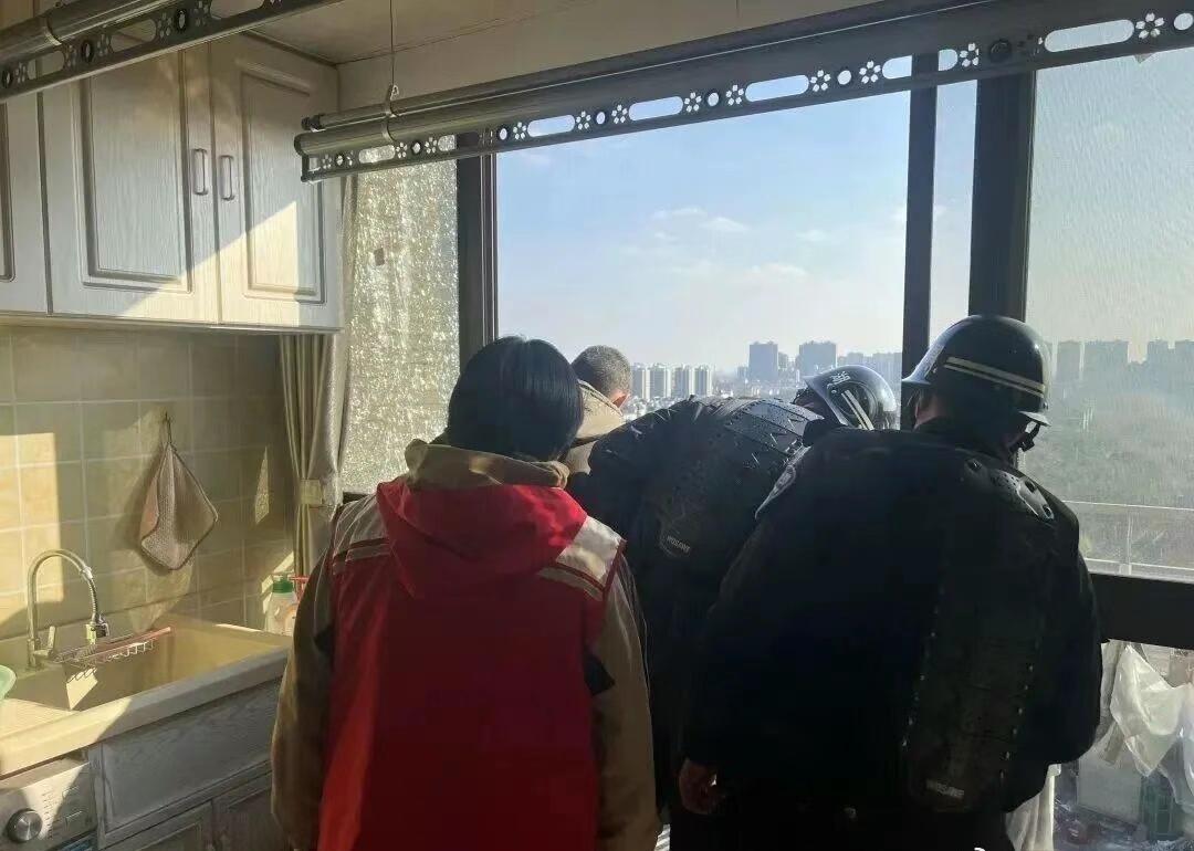 【浙江嘉兴同一楼内5户人家接连起·火】据浙江消防消息：近日（援引消息未标明具体时