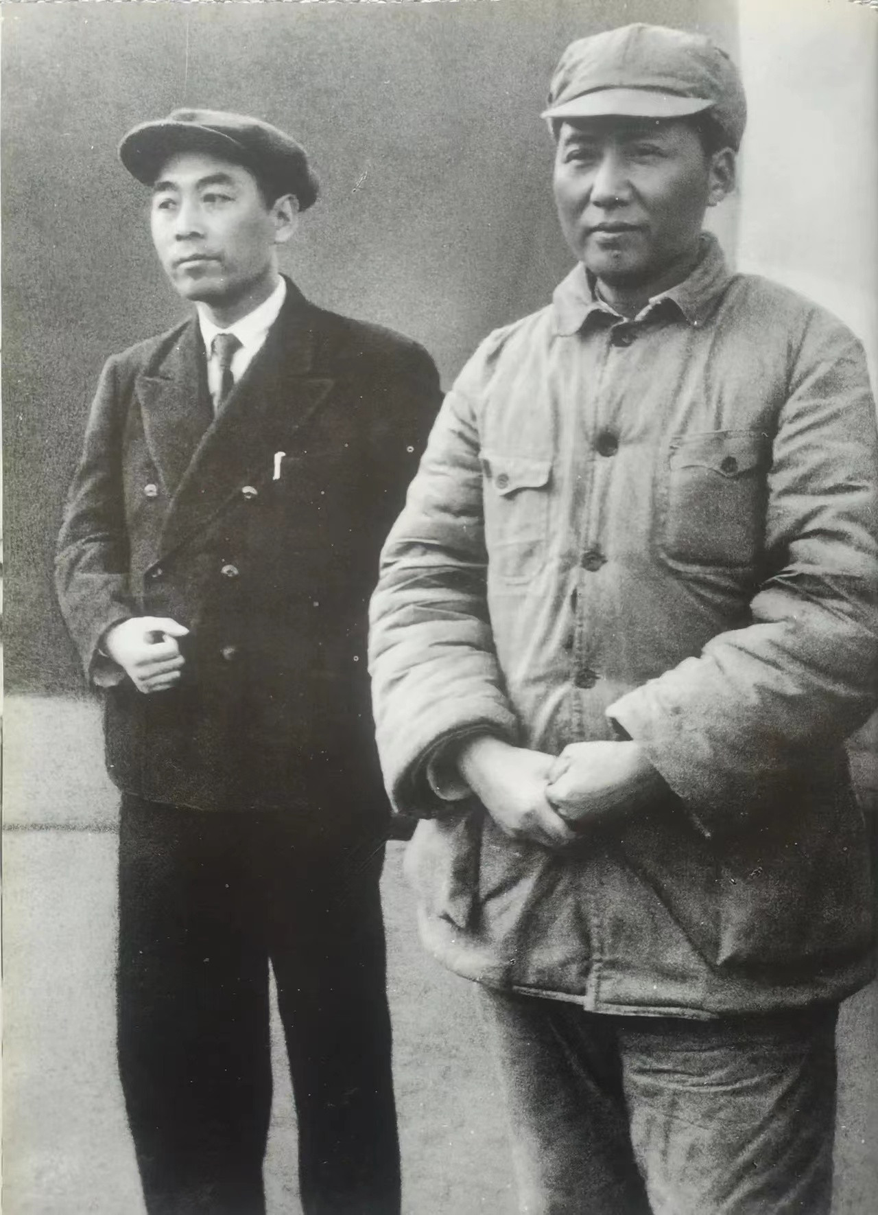1943年8月2日，在重庆三年多的周总理回到延安，受到了热烈欢迎。在欢迎会上，周