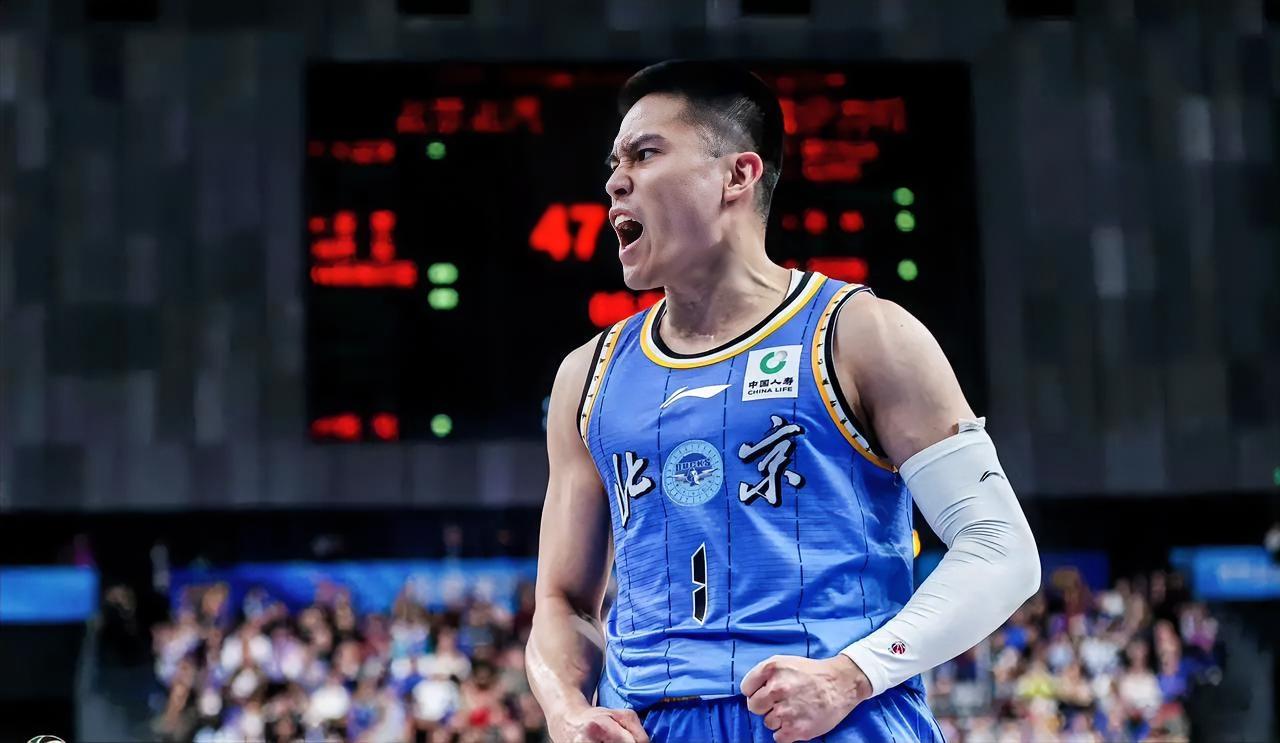 太精彩了！北京79-73险胜浙江，这3位本土球员为赢球立功了！1. 雷蒙，锋线