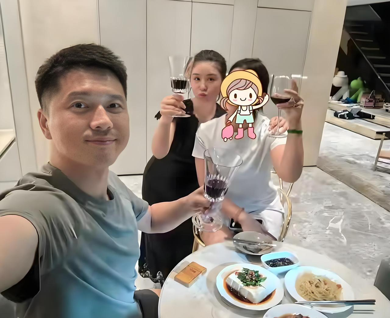 李小萌夫妇在家请客，住的是复式大平层！做演员是真的有钱啊，一般工薪阶层真比不了