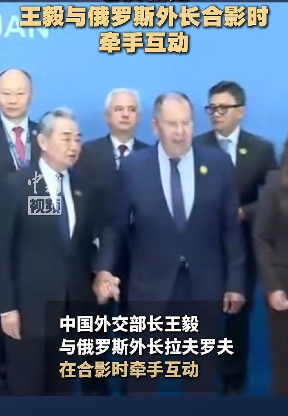 只要外长和拉夫罗夫一握手，日本的事就解决了：继10月13日黑龙江考察团登上