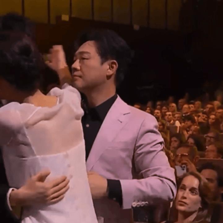 辛芷蕾获奖，张颂文却被审判了，现在网友是不是有点上纲上线了？据悉，辛芷蕾领奖前