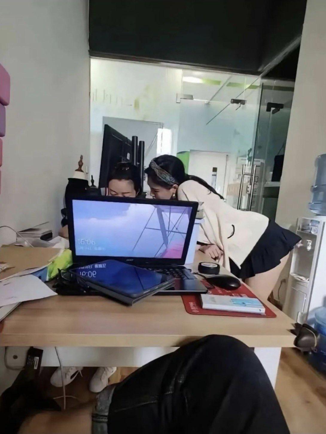 这个班上的，口渴的不行。一个上午已经喝了10杯水，去了5次厕所了。