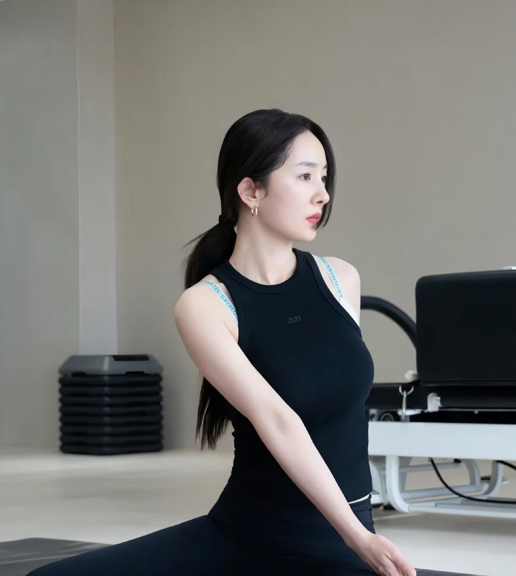 杨幂这素颜简直了得不愧是85花翘首