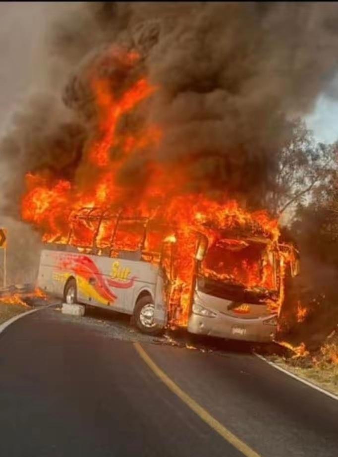 红色警报：墨西哥毒贩疯狂反扑，实力堪比一支部队，当局特警遭受重创。墨西哥头号毒