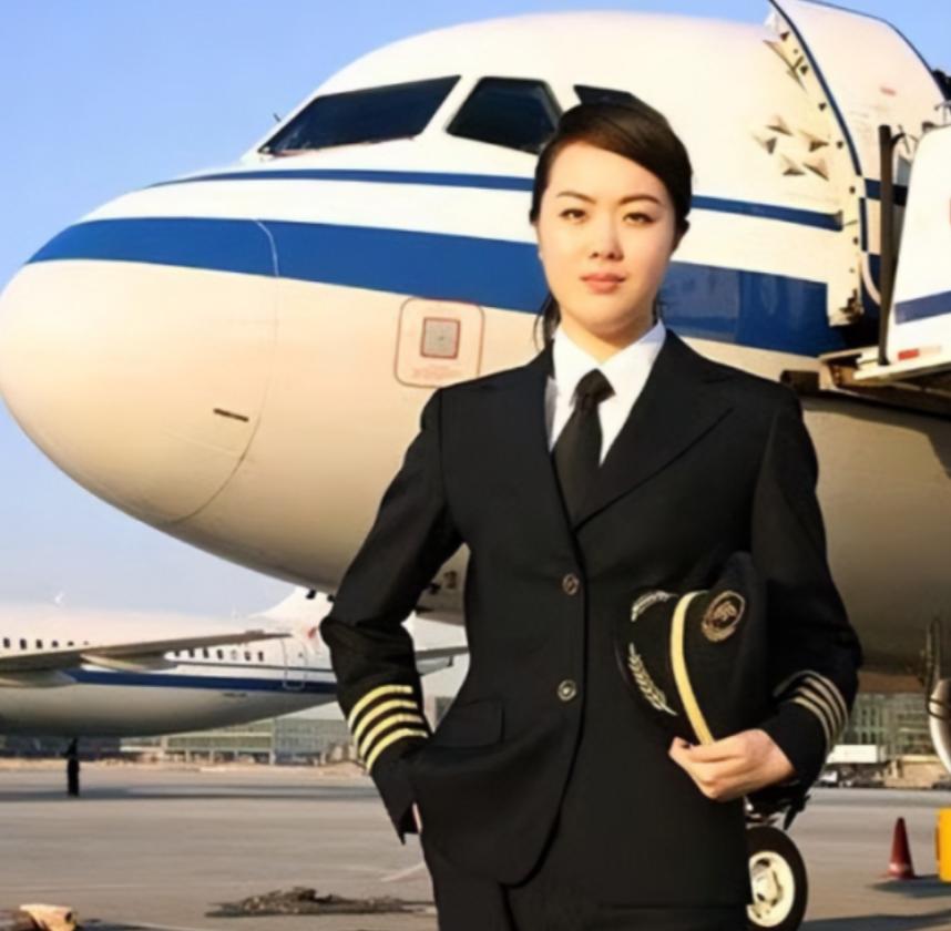 2009年，中国一架国际航班降落在曼谷机场，女机长打开舱门，忽然听到几声“滴答”