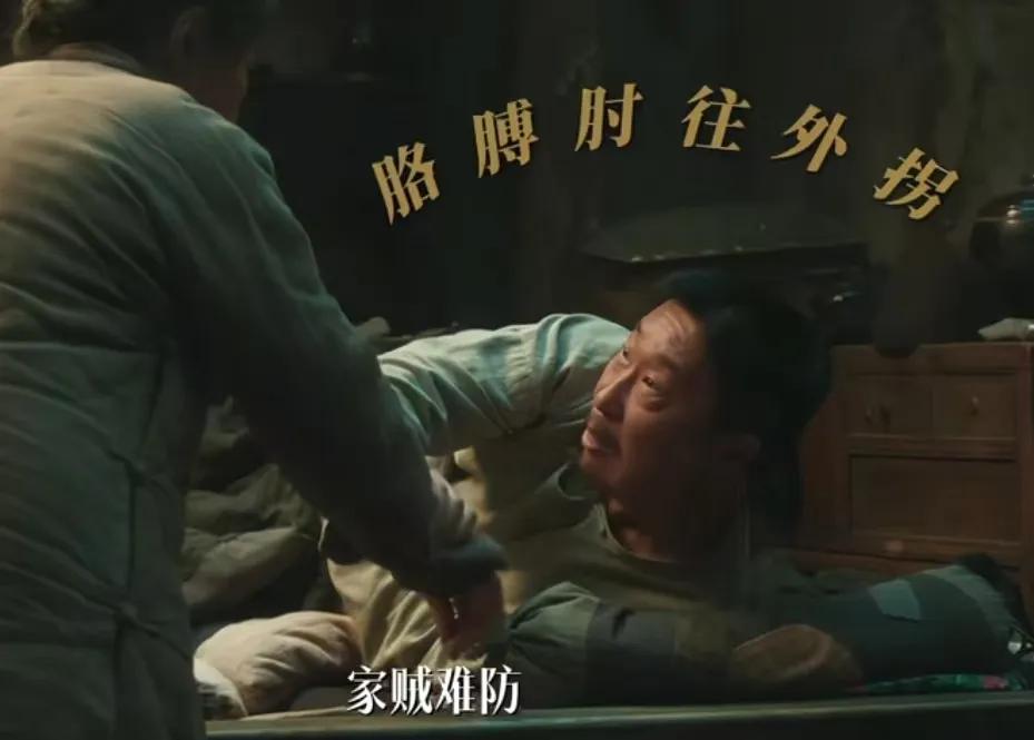 《生万物》宁绣绣（杨幂饰）治老公公一套一套的，老公公占着铁头家里的地不还，宁