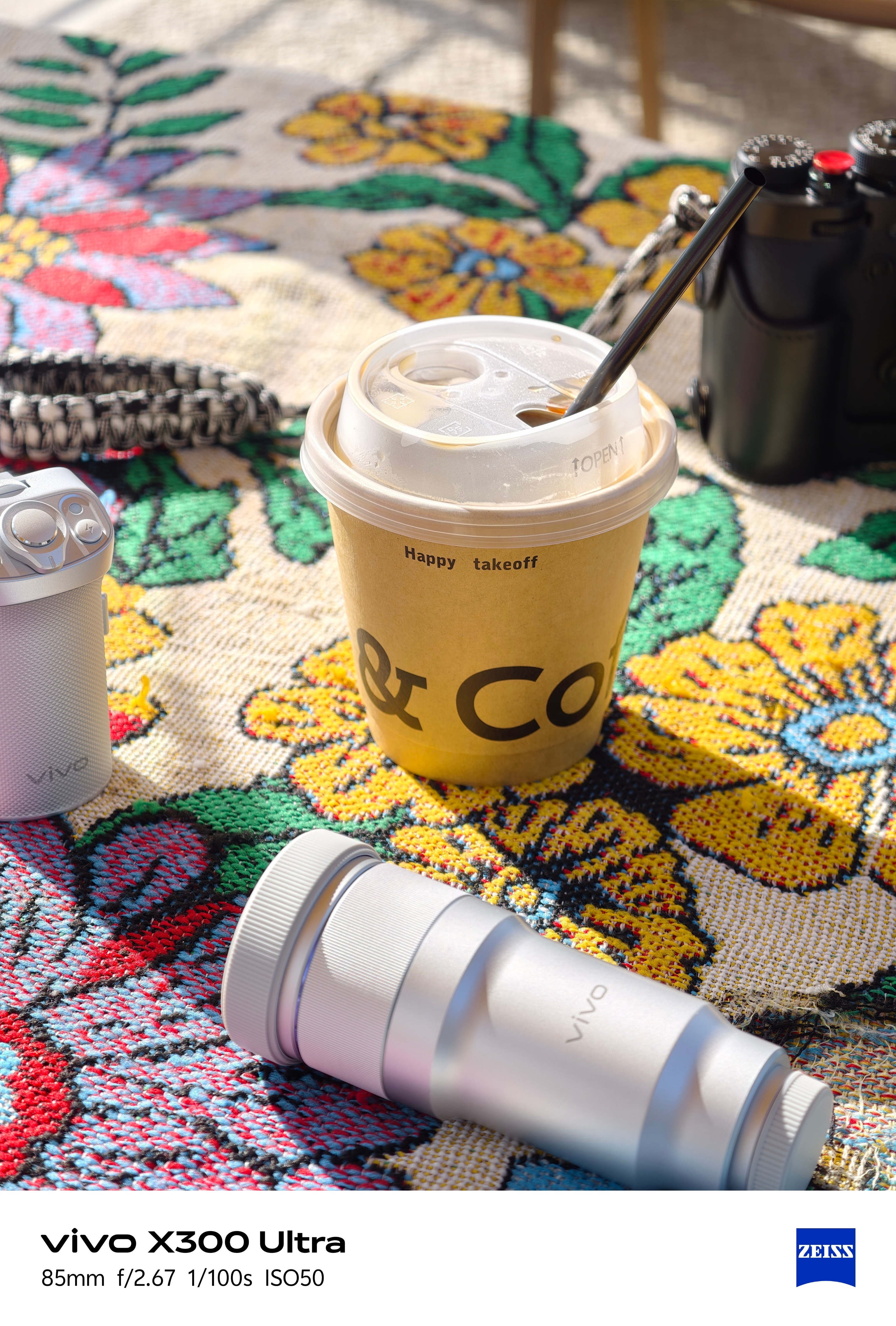 今天的第一杯咖啡，愿我今晚还能安心入睡。