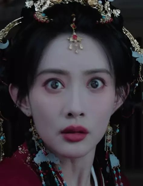 孟子义的妆容目前看了前两集孟子义两脸颊粉色画的太重了其他部分又太白。粉白相