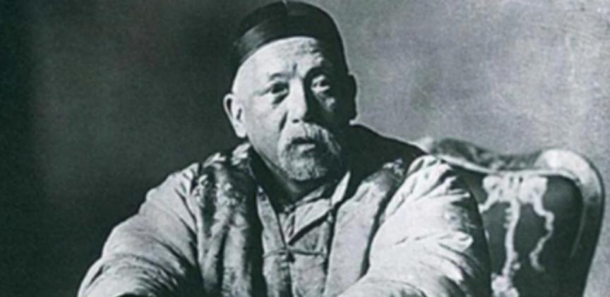 民国时期，据袁世凯贴身侍卫陶树德回忆：袁世凯每天5点起床后，先喝鸡汤、牛肉汤开胃