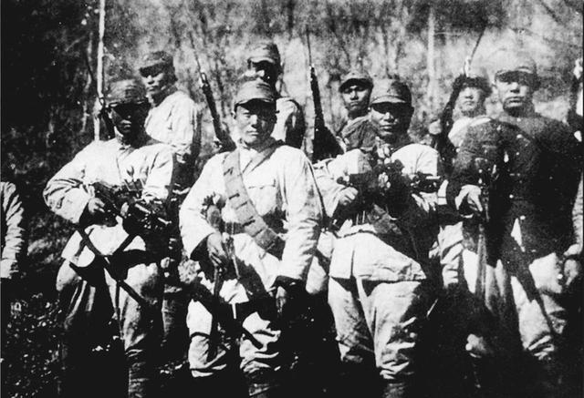 1943年，日军出动大量兵力包围一座民宅，这里表面看上去非常的普通，但其实是我军