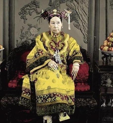 慈禧真的为咸丰守寡几十年吗？“守寡”二字，在晚清宫廷里，从来不是字面那么简单。