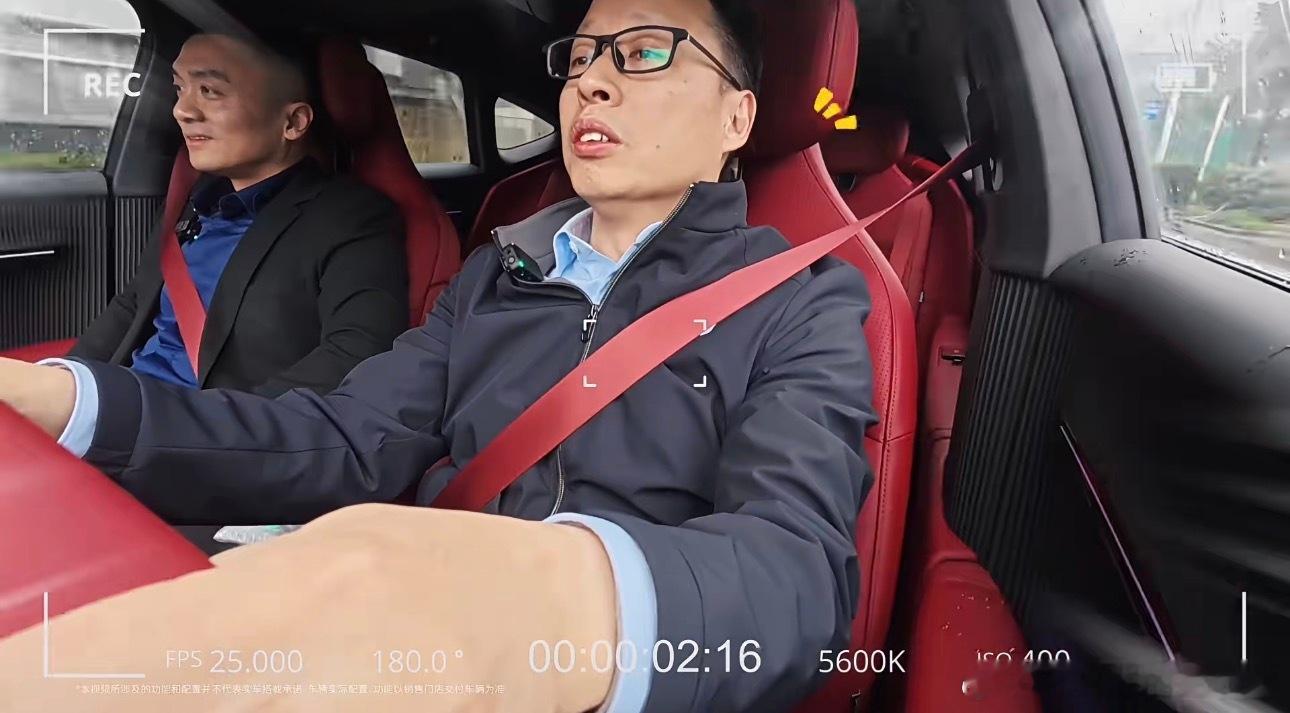 阿维塔官方发布了新12的视频华为车BU靳总和阿维塔辉总试驾新12我和汽车的日常大