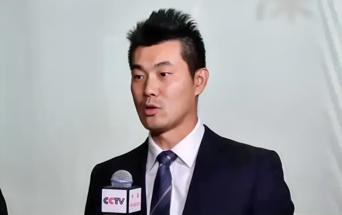 杨瀚森首秀不佳的原因找到了，王仕鹏点评！总结原因如下:1、体能不行；2、力量